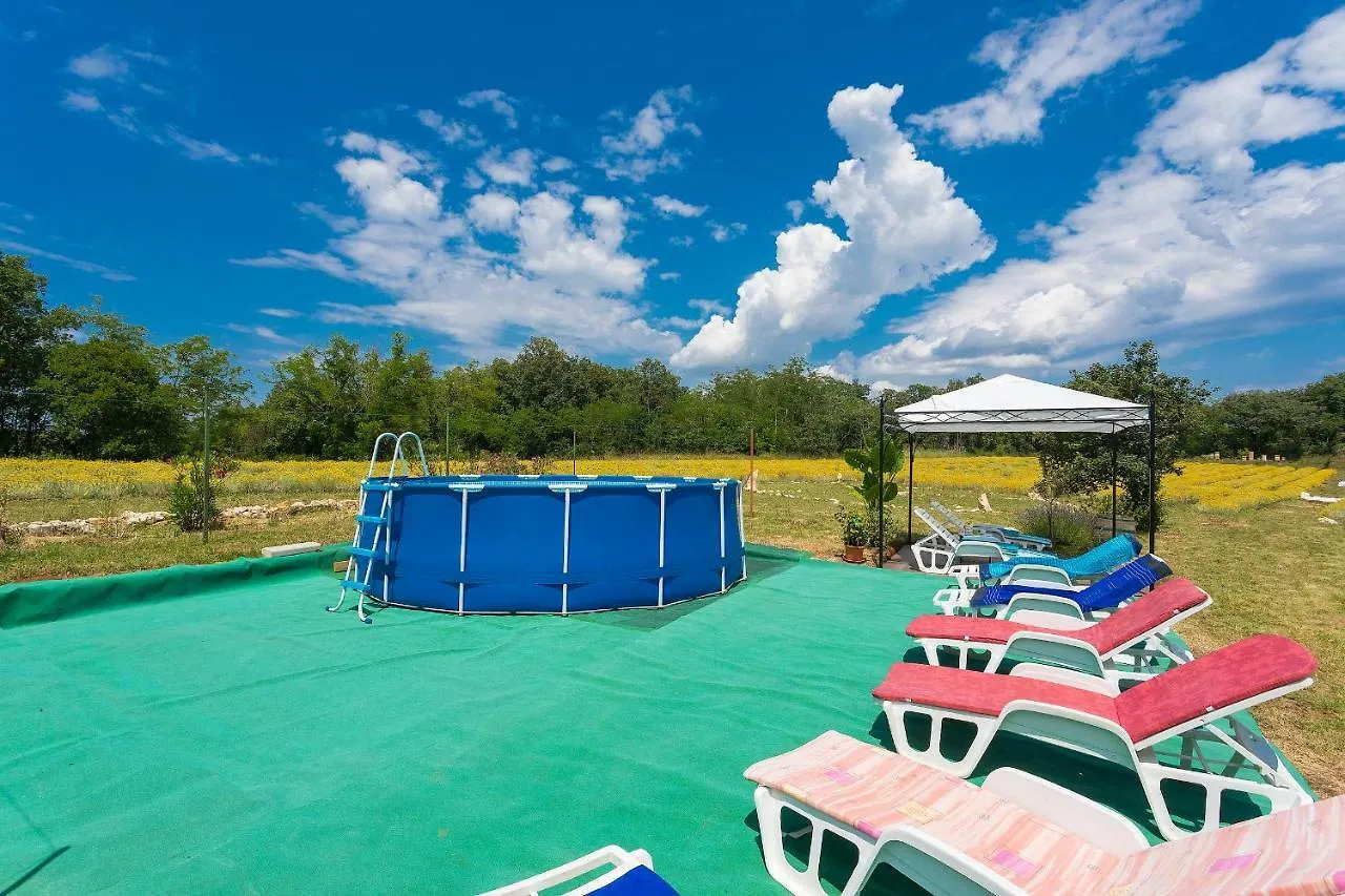 Apartments Valoda 0*, Nedescina Croatia